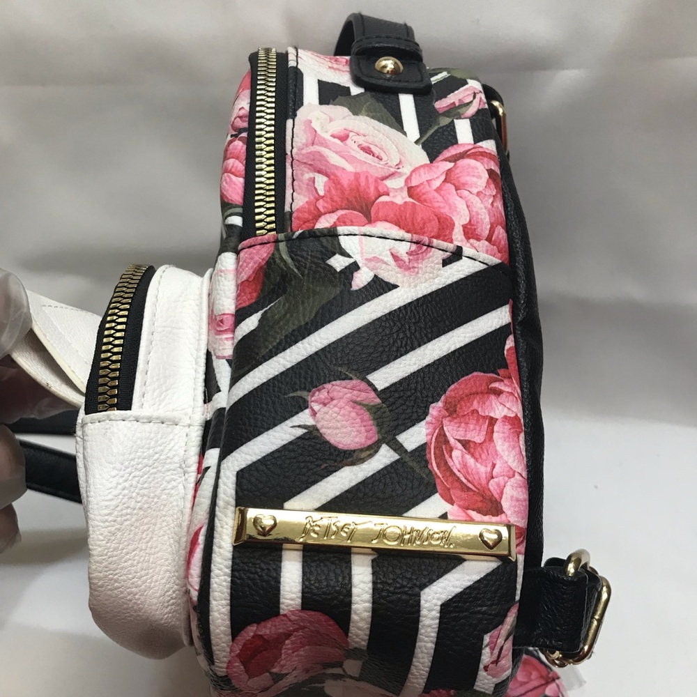 Betsey Johnson small dog backpack - Picture 3 of 11